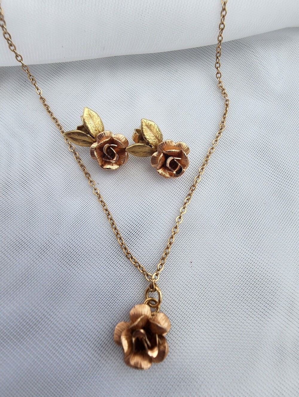 Vtg Krementz 2 Tone Gold Filled Floral Roses Necklace & Earrings Set Post Back